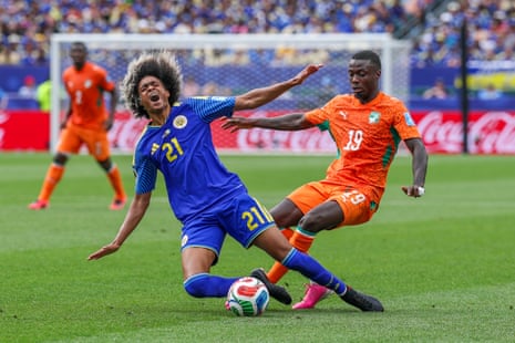 Tahith Chong of Curaçao is fouled by Nicolas Pépé