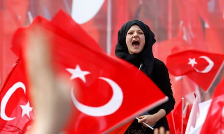 Turkey prepares for tight vote that could strengthen Erdoğan's grip on power