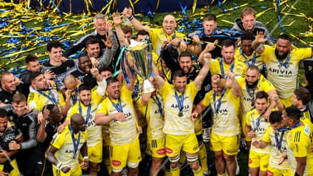La Rochelle celebrate with the trophy after victory in last season’s final