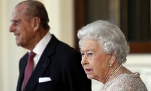 La reina y el príncipe Felipe fueron vacunados en el castillo de Windsor el sábado.