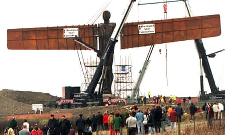 Construction of The Angel of the North proceeds in 1999.