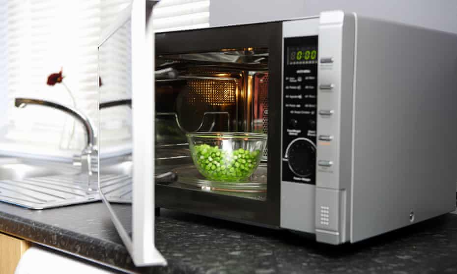 Cooking peas in the microwave