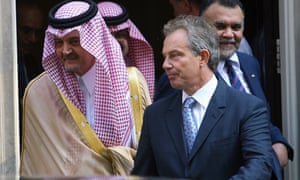 Tony Blair con el Príncipe Saud al-Faisal en julio de 2005