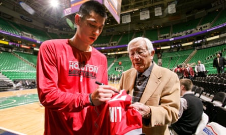 The Houston Rockets’ Jeremy Lin signs a shirt for Wat Misaka at a Utah Jazz game in 2013