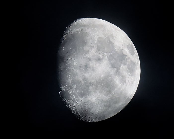 Starwatch: beautiful contrast as silver glow of moon passes Saturn’s golden light