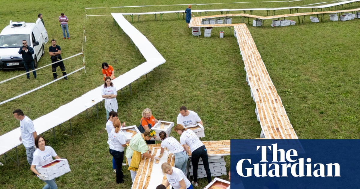 Croatian village breaks world record with 3km strudel chain