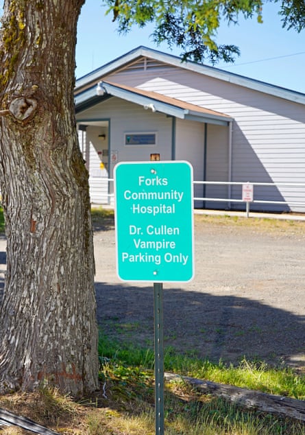 A sign says: Forks Community Hospital. Dr Cullen Vampire parking only