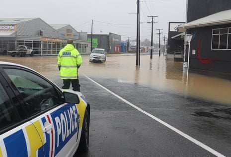 Police assist motorists around flood waters in Whangārei on Monday.