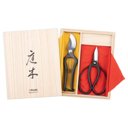 A Niwaki Sentei Set