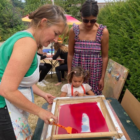 Author Nazia Parveen and her daughter at a printing workshop.