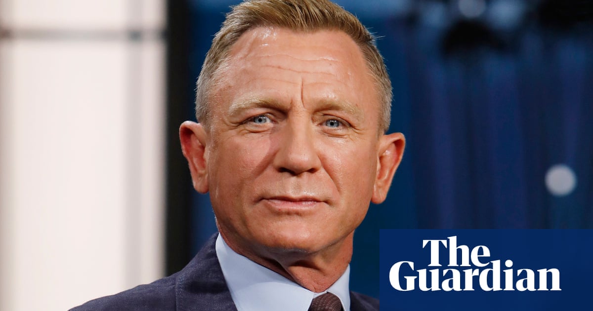 Daniel Craig gives £10,000 to fathers walking for suicide prevention charity