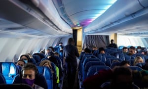 ماه گذشته مسافران نقابدار در هواپیمایی هاوایی از لس آنجلس اینترنشنال به هونولولو بودند.
