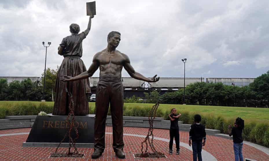 Richmond’s Confederate statues are gone. What should replace them? | Virginia 2 Children play near the Emancipation and Freedom Monument, designed by Thomas Jay Warren, on the day it was unveiled in Richmond, Virginia, on 22 September.
