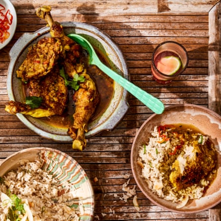 Curry chicken with green seasoning.