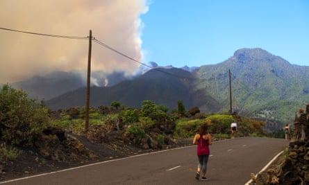 Smoke billows from the town of Los Llanos de Aridane town during a forest fire in Puntagorda, La Palma