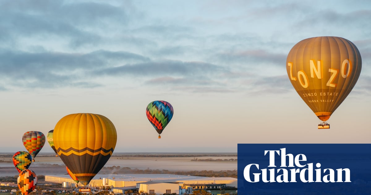 Up, up and away: balloons take flight over Mildura – in pictures Up, up and away: balloons take flight over Mildura – in pictures