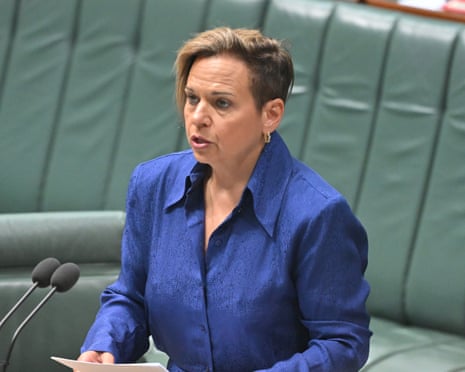 मिशेल रोलैंड ने एंथनी मेसन के 'हमारी कानूनी प्रणाली, शिक्षा और सार्वजनिक जीवन में स्थायी योगदान' के लिए श्रद्धांजलि अर्पित की है।