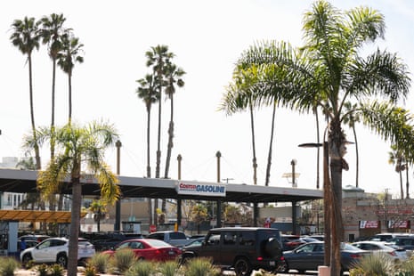 Drivers wait in lines to pump gasoline into their vehicles at a gas station in the Marina Del Rey community of Los Angeles