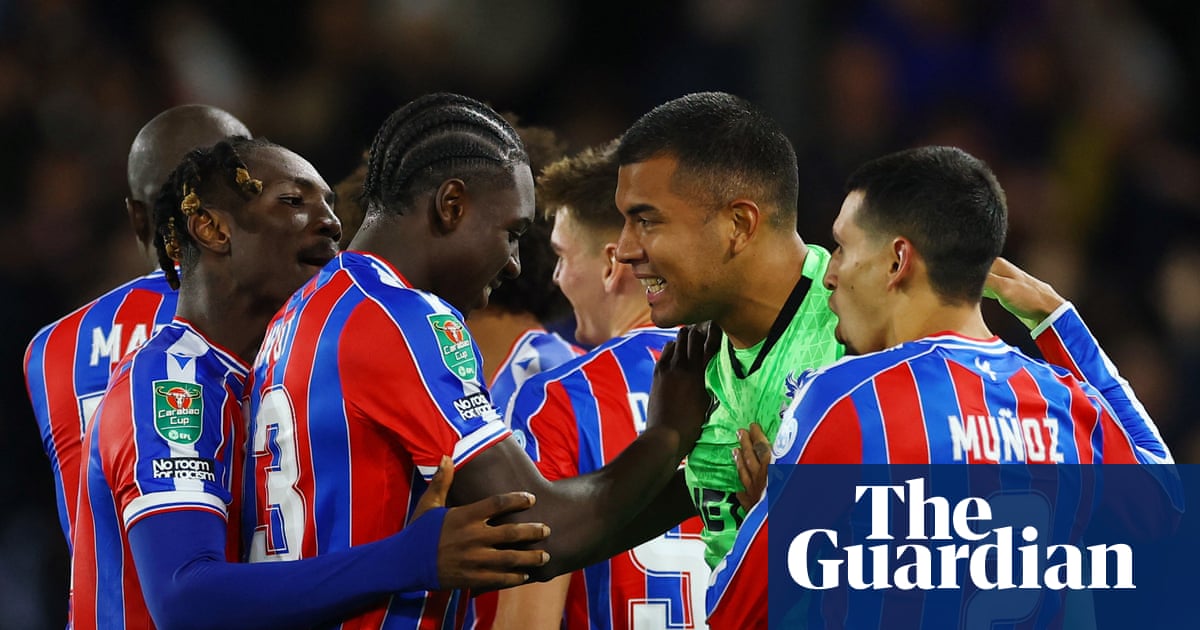Walter Benítez’s shootout saves seal Crystal Palace’s Carabao Cup win over Millwall