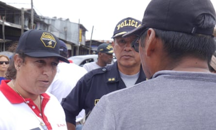 Fabiola Muñoz, flanked by police general Luis Vera, speaks to local leaders in La Pampa.