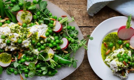 Saatnya krisis: salad kacang dengan ricotta dan lemon.