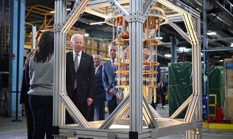 US president Joe Biden looks at a quantum computer as he tours the IBM facility in Poughkeepsie, New York, on October 6, 2022.