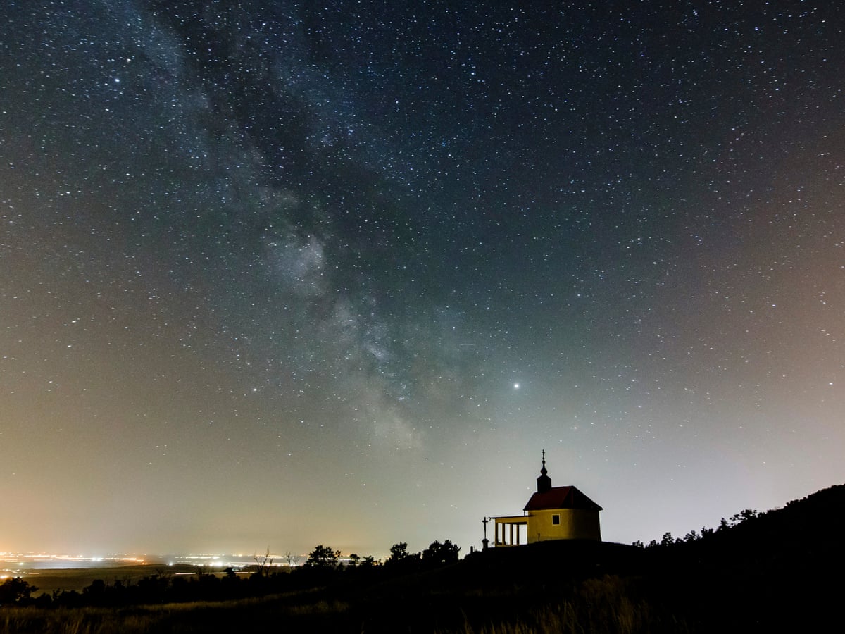 Most Detailed Ever 3d Map Of Milky Way Shows Warped Shape