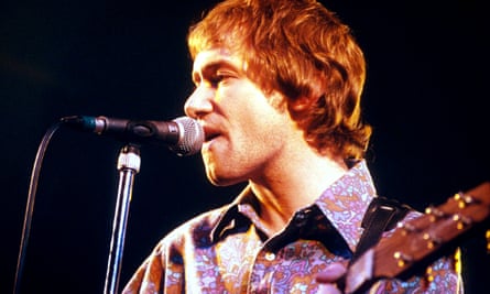 Frontman Simon Fowler performing in 1996