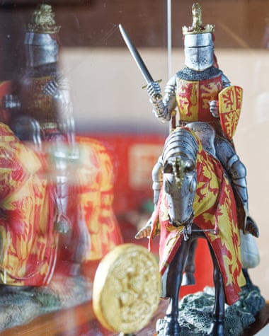 An Owain Glyndwr statuette