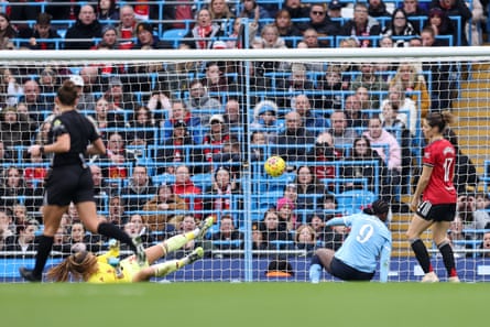 Bunny Shaw scores Manchester City’s second goal.