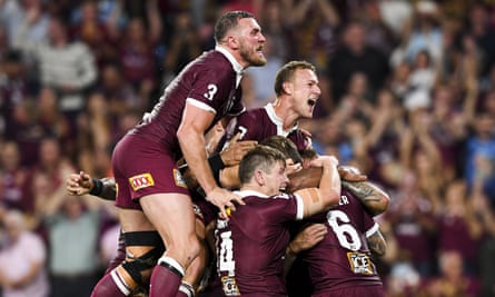 Maroons players celebrate after winning State of Origin game 3 against the NSW Blues