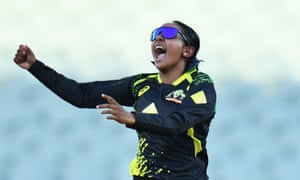 Alana King celebrates the wicket of Tammy Beaumont.