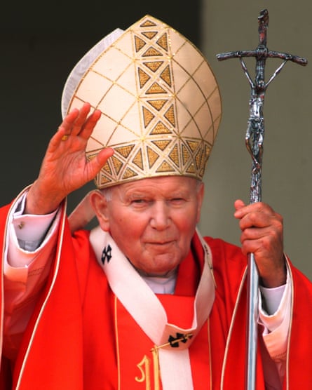 Pope John Paul II waving to a crowd at the end of a holy mass in the Polish city of Bydgoszcz in June 1999