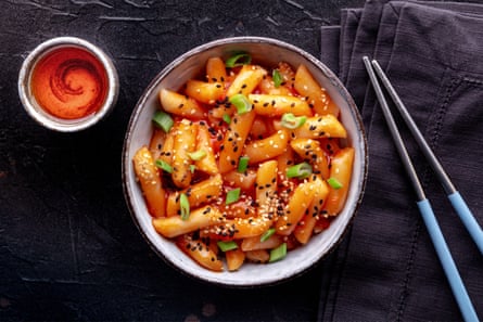 A bowl full of tube-like Korean rice pancakes called tteokbokki