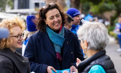 Independent candidate for Kooyong Monique Ryan speaks to voters at a prepoll centre. 