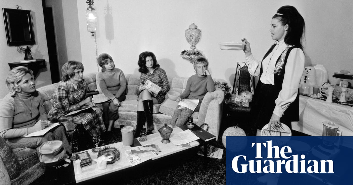 Bill Owens Best Photograph A 1970s Tupperware Party On Thick Shagpile Photography The Guardian Bill Owens Best Photograph A 1970s Tupperware Party On Thick Shagpile Photography The Guardian