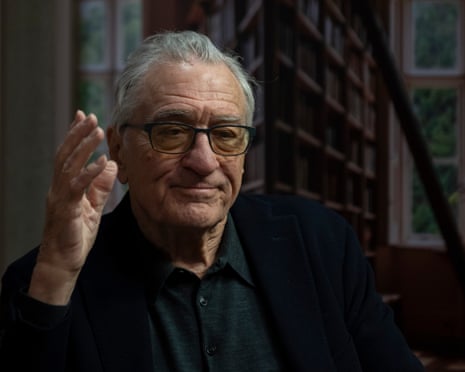 Due uomini che discutono