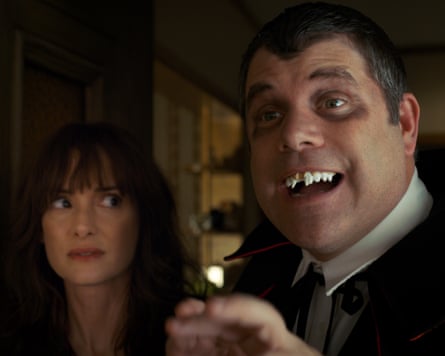 Winona Ryder and Sean Astin dressed as a vampire in Stranger Things.