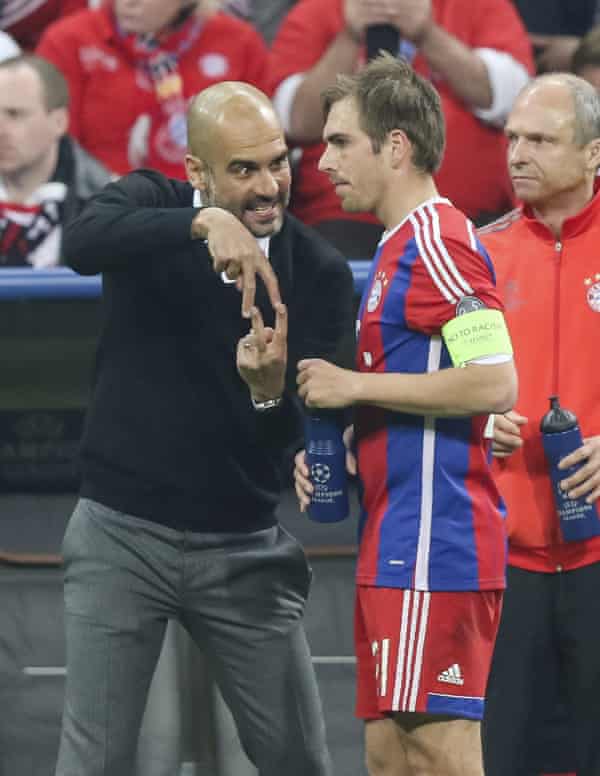 Pep Guardiola offers some advice to Philipp Lahm during Bayern Munich’s Champions League quarter-final second leg against Porto in 2015