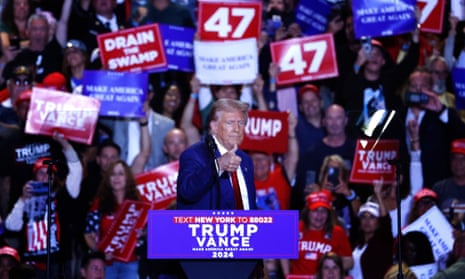 Calon presiden dari Partai Republik dan mantan presiden AS Donald Trump berbicara di sebuah rapat umum kampanye di Nassau Coliseum di Uniondale, New York pada hari Rabu, 18 September 2024.