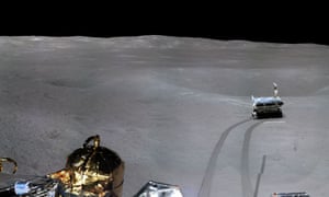 Detail dari gambar panorama sisi jauh bulan oleh pendarat Chang'e 4 Tiongkok
