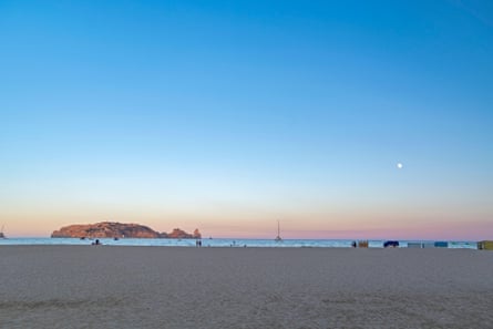 L’Estartit beach has a dog-friendly section.