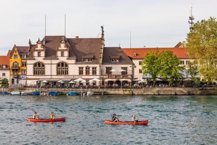 Constanzer Wirtshaus, with kayaks in the foregound on the ater