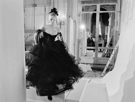 Claudia Maria Schiffer makes a quick exit