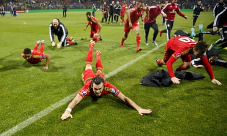 Gareth Bale leads Wales in celebrating their qualification for Euro 2016 in Bosnia.