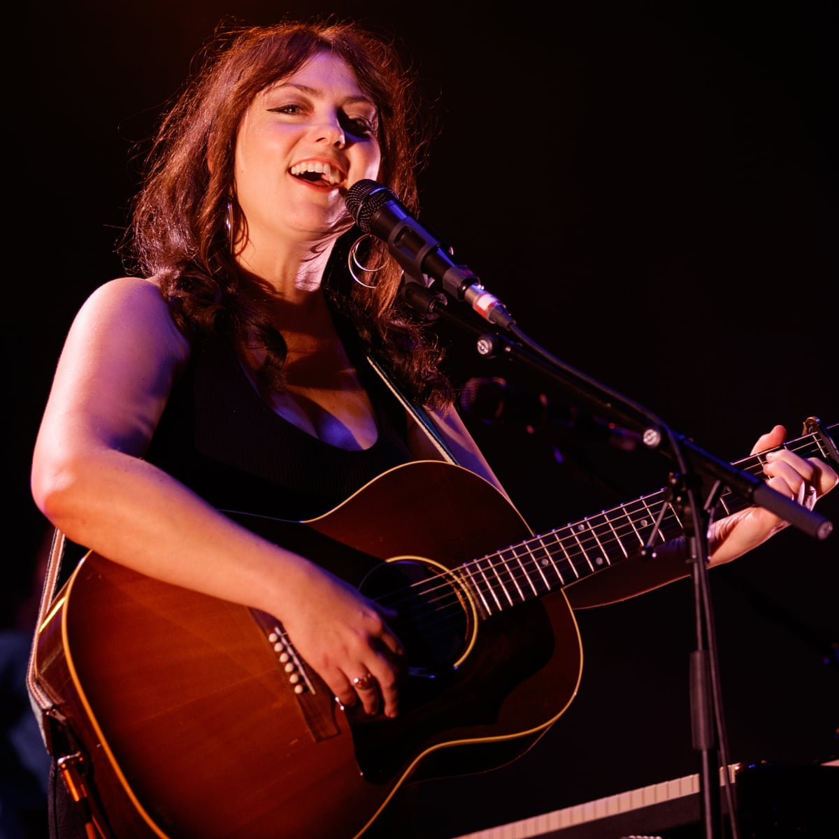 Angel Olsen Review Clashing Emotions And Uneasy Singalongs Angel Olsen The Guardian Angel Olsen Review Clashing Emotions And Uneasy Singalongs Angel Olsen The Guardian