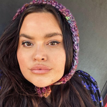 Volontari e membri della comunità riuniti per sostenere le famiglie colpiti dalle incursioni dell'ICE