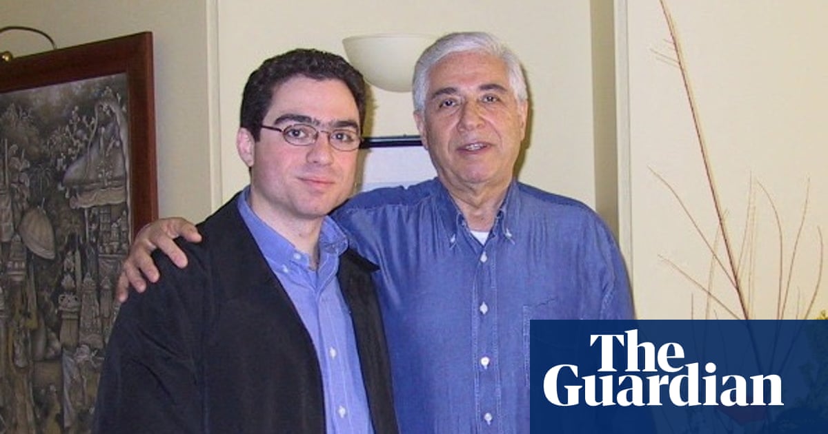 Iran says it is due $7bn for release of US-Iranian father and son