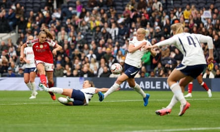ArsenalâÂÂs Georgia Stanway shoots the ball past Tottenham defenders