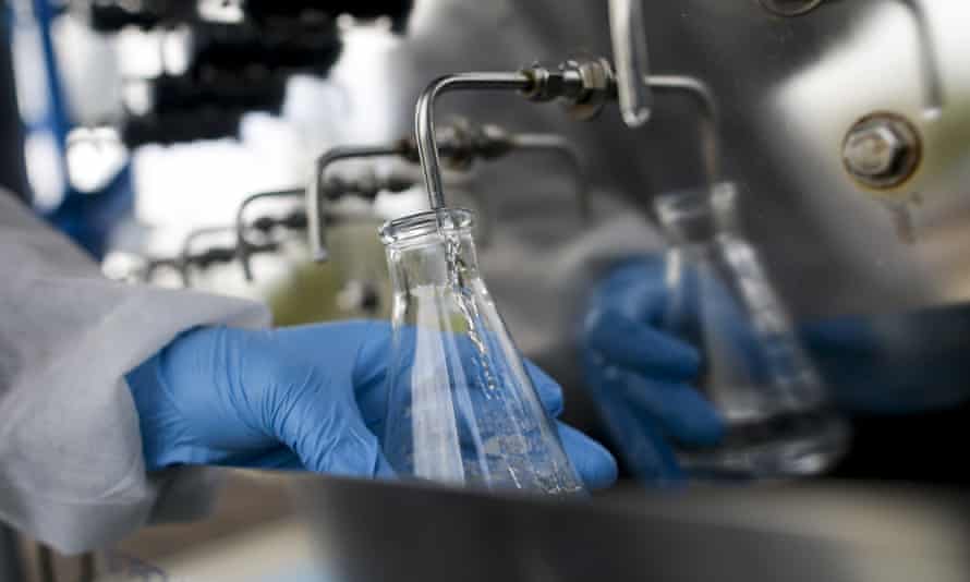 ABD, Şirketleri Zararlı Kimyasal Salınımları Bildirmekten Muaf Tutuyor 1 Ülke genelinde içme suyunda PFAS kimyasalları bulunmuştur.